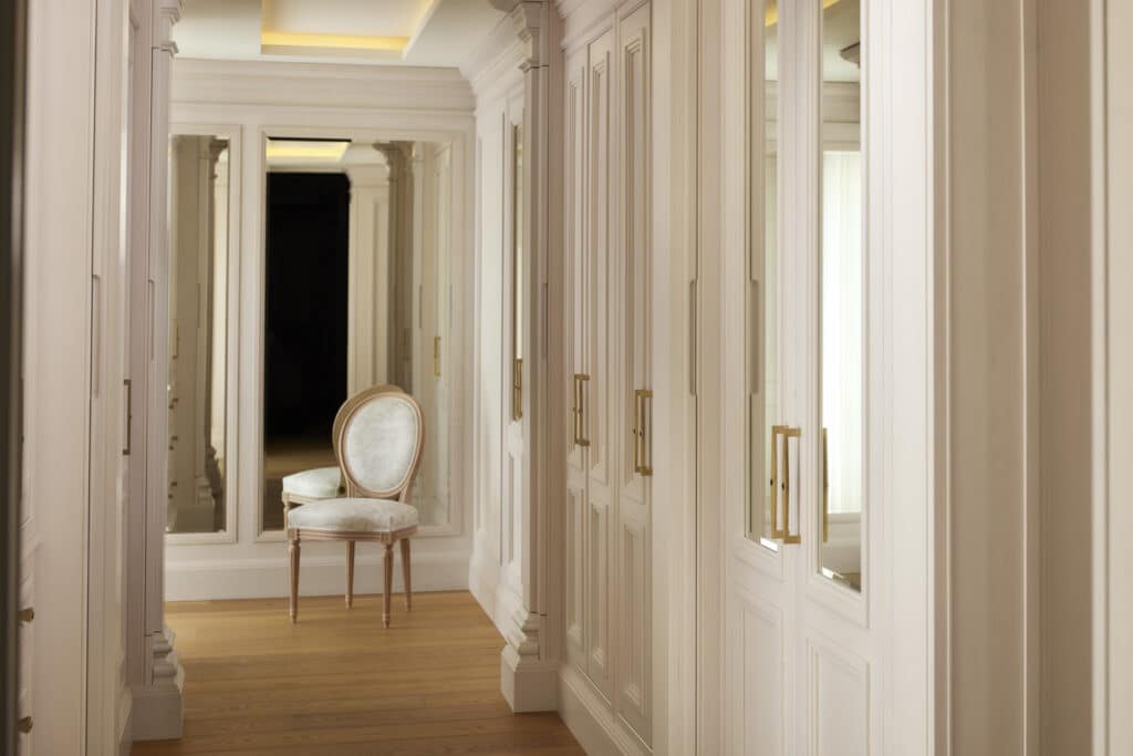 white-dressing-room-design