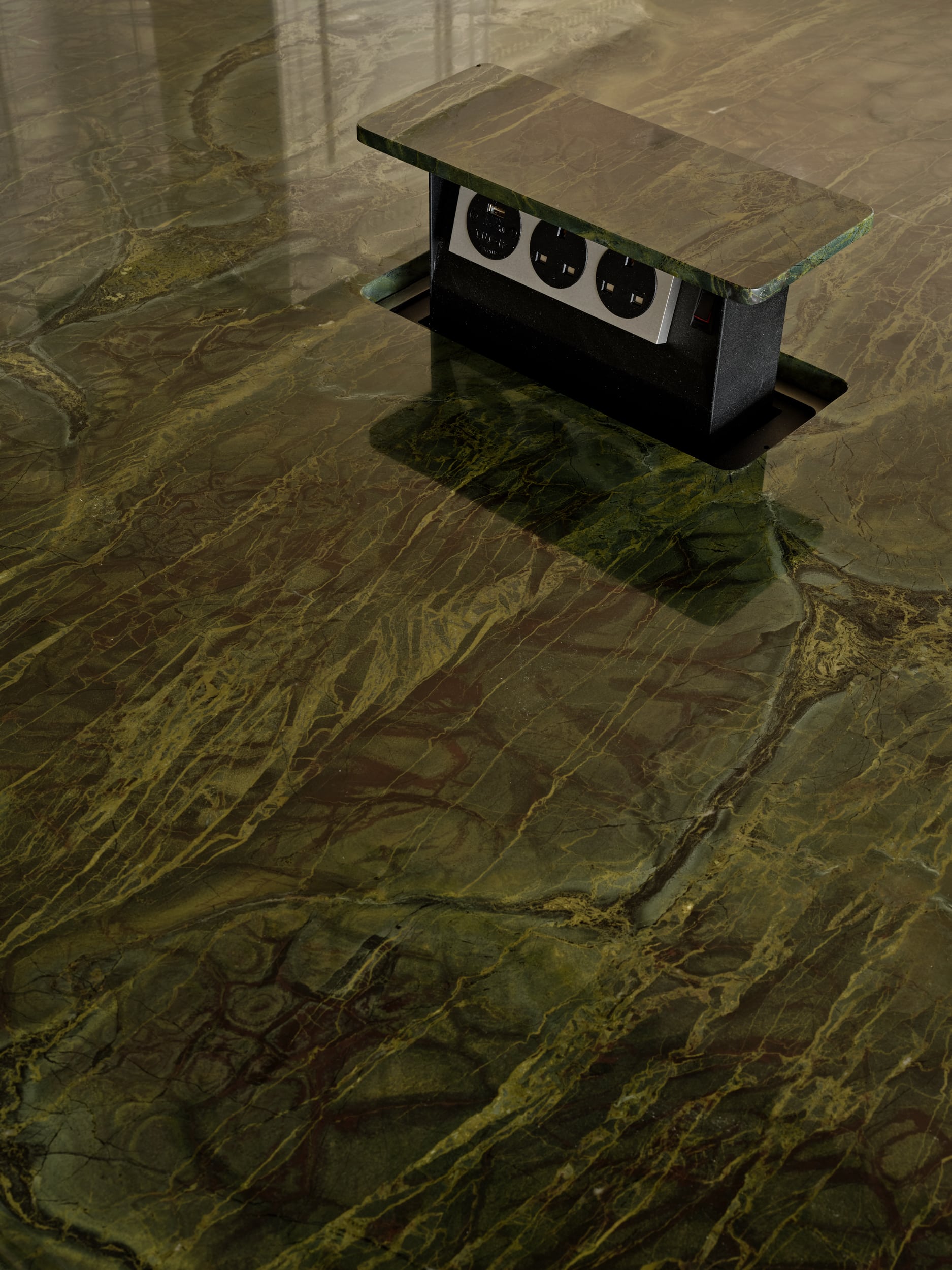 in-counter-plug-socket